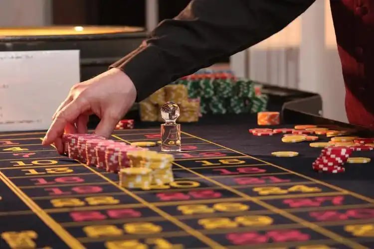 Dasbor promosi koislot menampilkan status cashback dan bonus mingguan yang tersedia